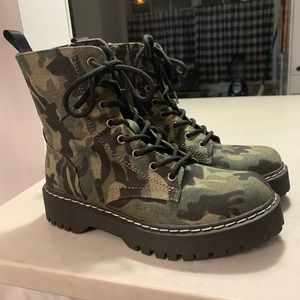 Sincerely Jules Harley Camouflage Combat Boots Size 6.5